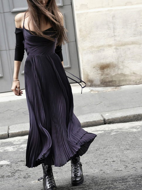 Oui  la robe longue ultra chic twiste au contact d'une paire de godillots!