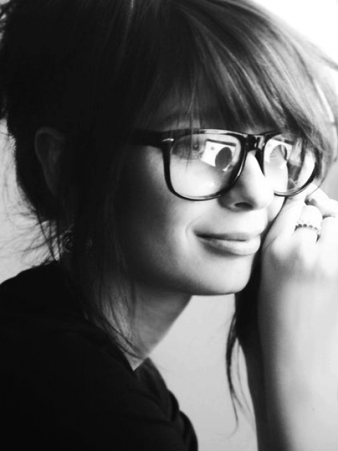 Frange + lunettes  monture paisse = le bon mix