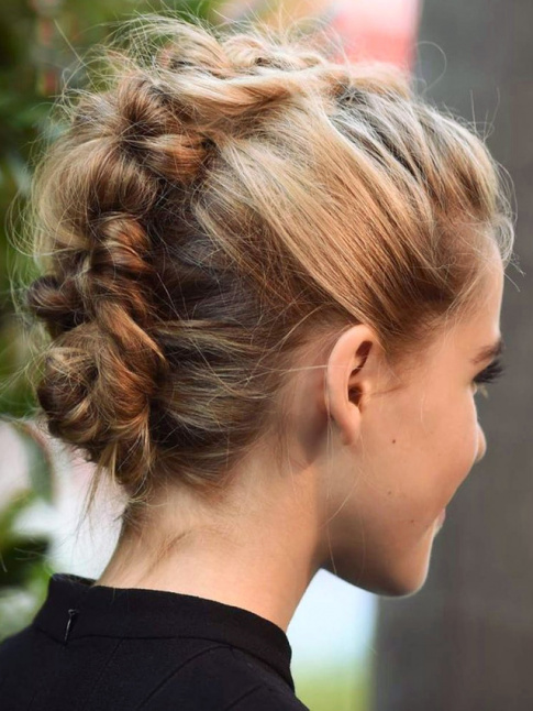 Rien de tel qu'une coiffure sophistique pour 