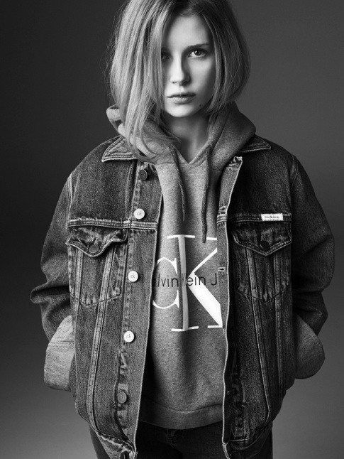 Veste en jean XL + sweat  capuche = le bon mix