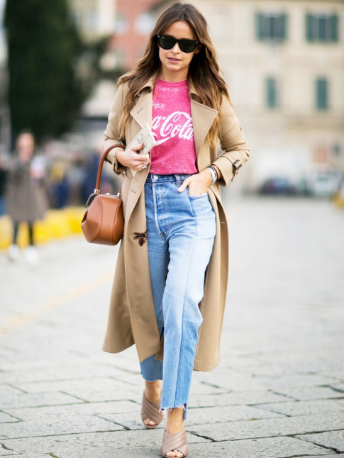 Rien de tel qu'un tee-shirt  logo rtro pour booster la dgaine d'un trench camel