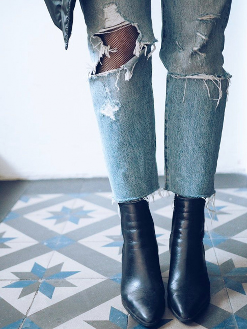 Pour ou contre le port du collant en rsille sous un jean destroy ?