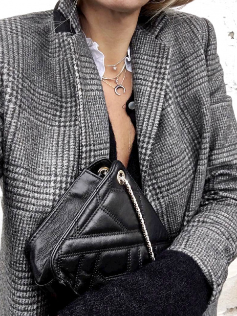 Manteau masculin + dcollet fminin = le bon mix