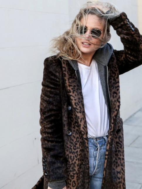 Rien de tel qu'un sweat  capuche pour ddramatiser un manteau lopard !