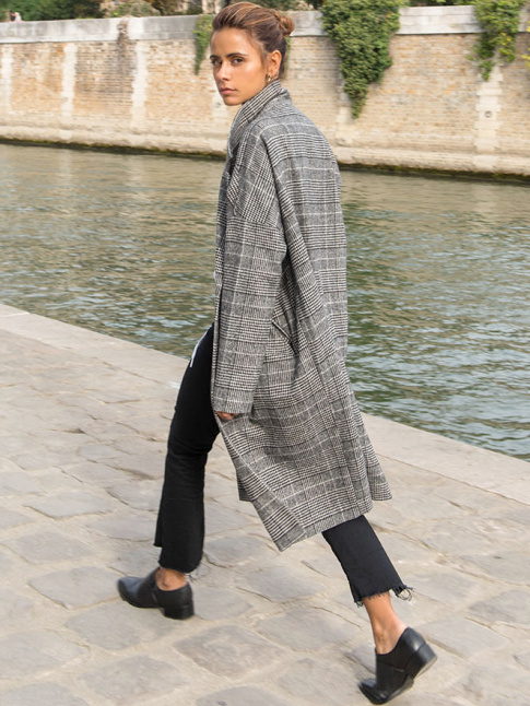 Oui au manteau 3/4 permettant d'oser le gimmick de la cheville nue en plein mois de novembre !