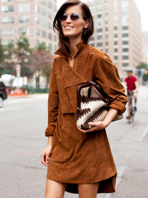 Oui au daim fauve trait en mode plus contemporain que folk !