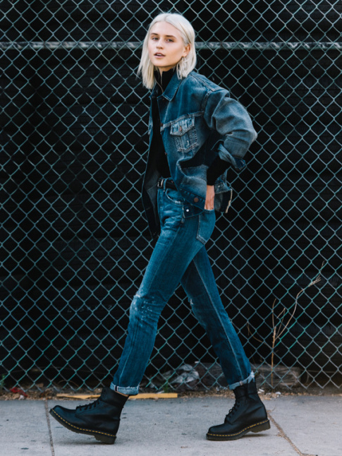 Jean roulott sur la cheville + Doc Martens noires semi-montantes = le bon mix