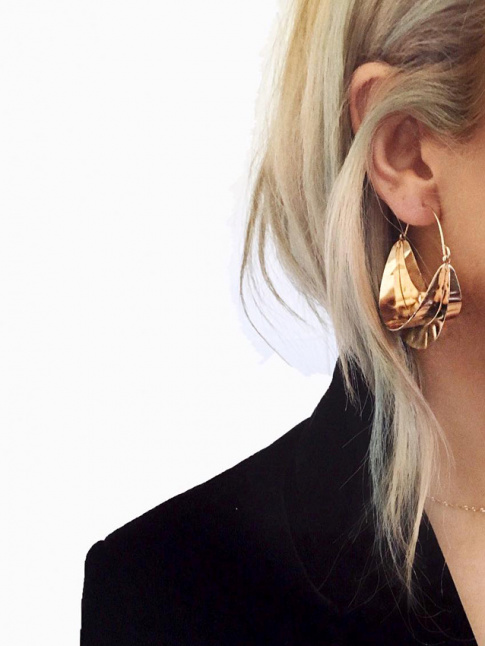 En cette priode de ftes, on use et abuse des boucles d'oreilles 