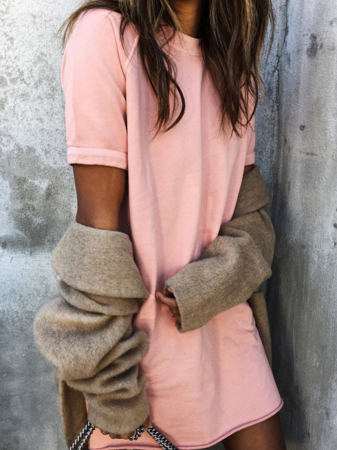 Robe sweat rose + long gilet camel = le bon mix