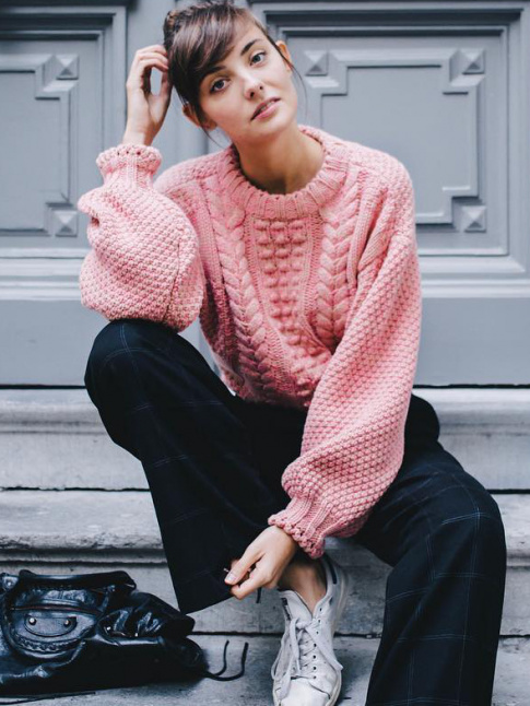 Rien de tel qu'un pull-over couleur chamallow pour pallier nos envies de guimauves !