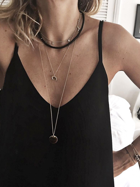 L'accumulation de bijoux, une bonne manire d'offrir une nouvelle saveur  ses basiques