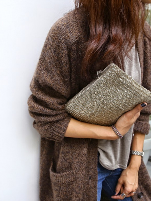 Long gilet cosy cappuccino + pochette  sequins dors = le bon mix
