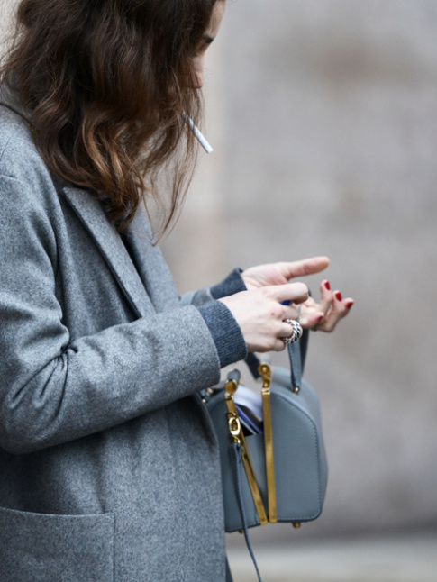 Rien de tel qu'une touche d'or pour accompagner un camaeu de gris