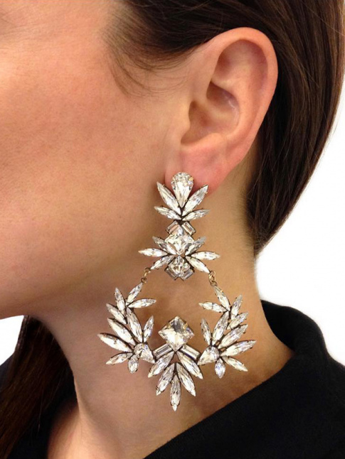 Cette saison, on pense  s'offrir des boucles d'oreilles de princesse