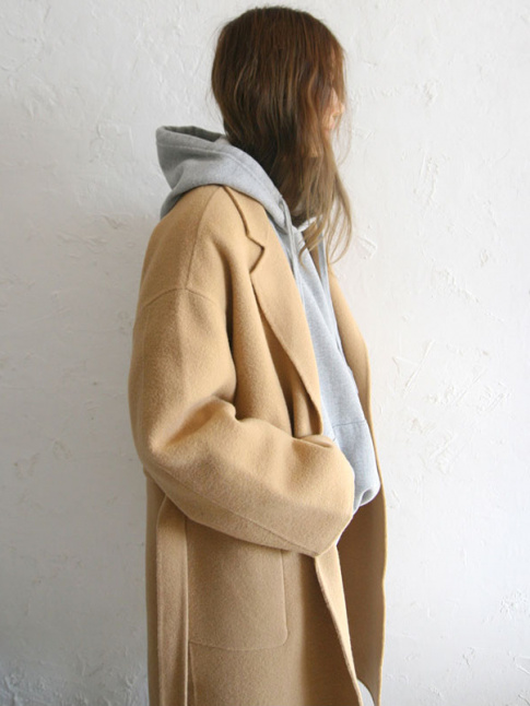 Pardessus camel + sweat  capuche gris = le bon mix