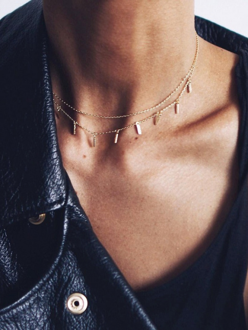 Trs fin collier dor + perfecto en cuir noir + marcel loose noir = le bon mix