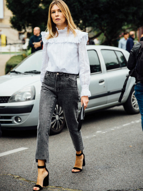 On aime quand la blouse romantique se frotte au jean noir javellis !