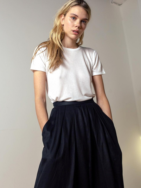 Entre coloris classiques et volumes casual/minimalistes, ce look a tout bon !
