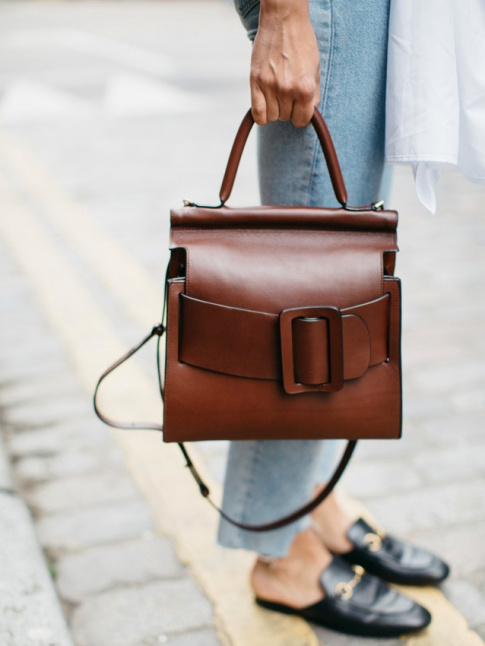 Maxi ceinture + cuir chocolat = le bon mix