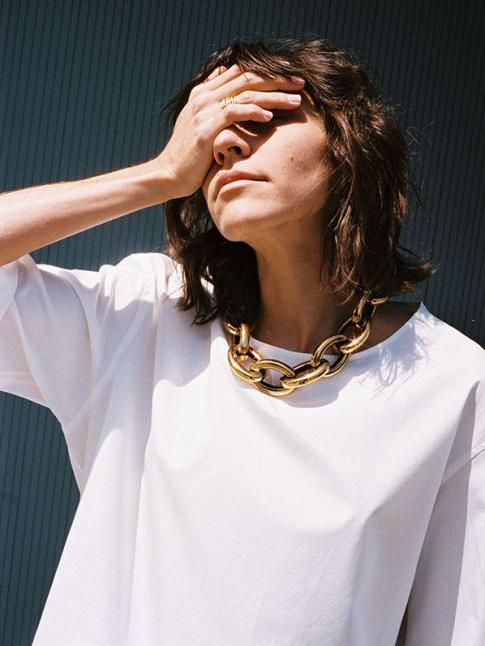 Le top ultra minimaliste, le meilleur compagnon des gros bijoux !