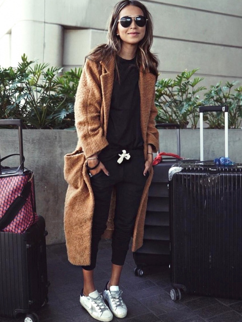 Le pardessus camel ultra cosy, l'arme secrte pour chiciser une tenue de voyage