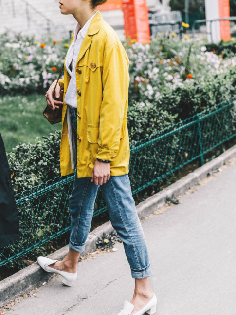 Cette saison, les mocassins blancs remplacent les baskets immacules