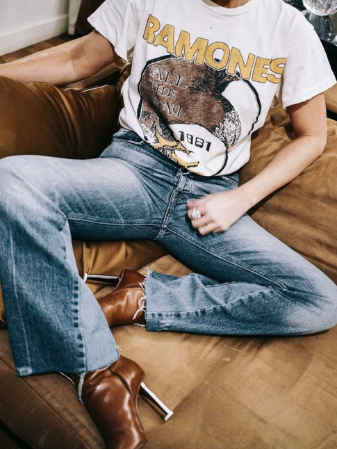 Tee-shirt vintage + jean  dcoupes = le bon mix