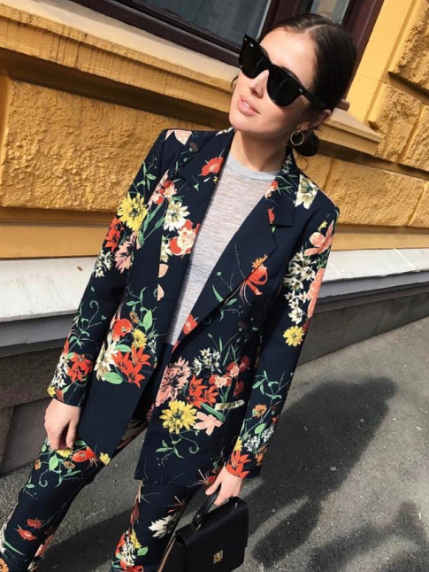 Ce printemps, on pense  s'essayer au costume floral