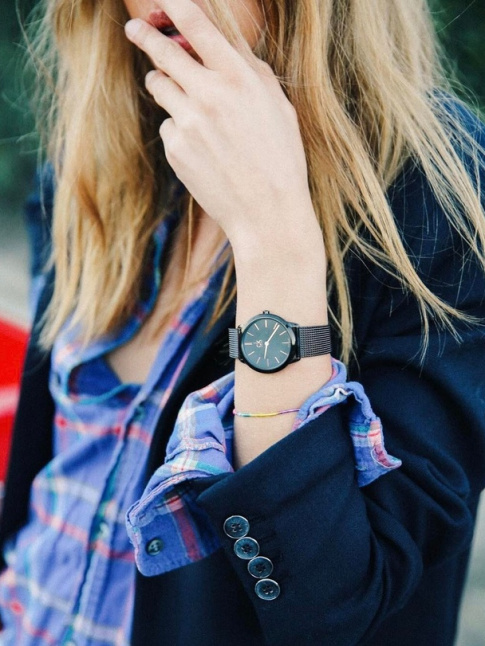Blazer bleu marine + chemise  carreaux lgrement chiffonne = le bon mix