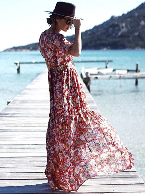 Pour accompagner une longue robe estivale, on pense fedora plutt que capeline