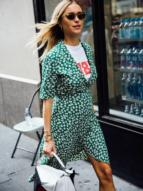 Robe portefeuille imprime + tee-shirt  message = le bon mix