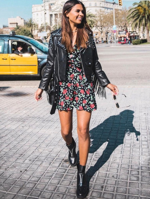 Ce printemps, on twiste nos petites robes  fleurs au contact d'un perfecto en cuir