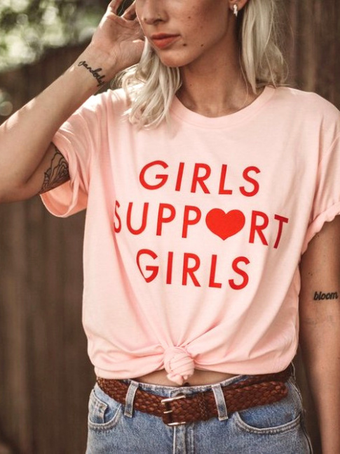 Tee-shirt rose ple + jean neige = le bon mix