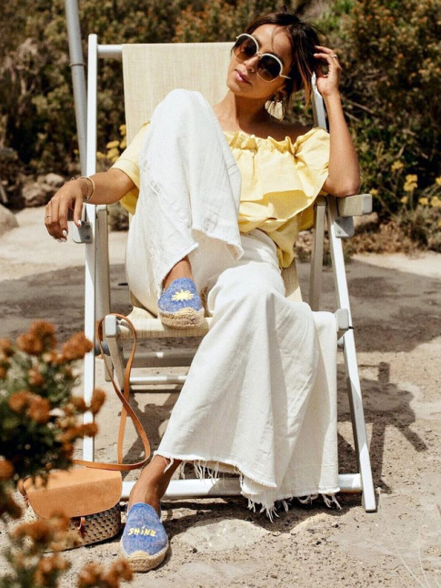 Jaune ple + blanc + blue jean = le bon mix