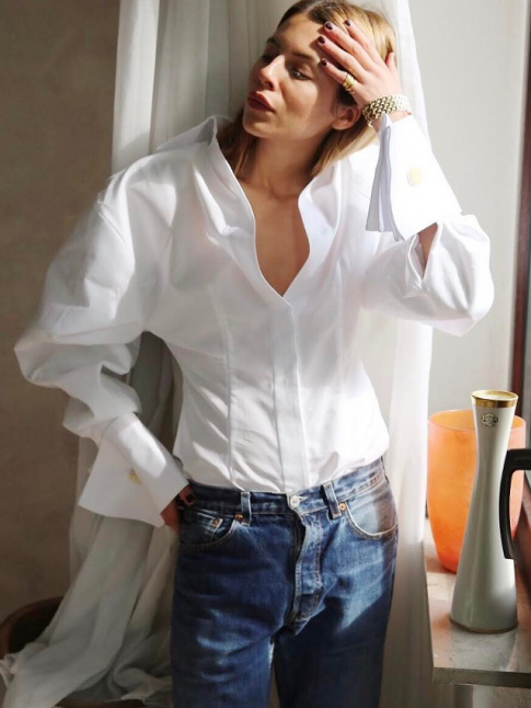 On aime quand la chemise blanche se rinvente !