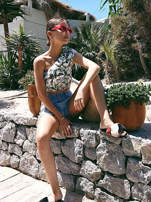 Dclin en mode cropped, le top asymtrique  volants gagne en dsirabilit