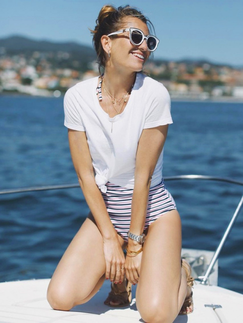 Rien de tel qu'un tee-shirt blanc nou sur le devant pour 