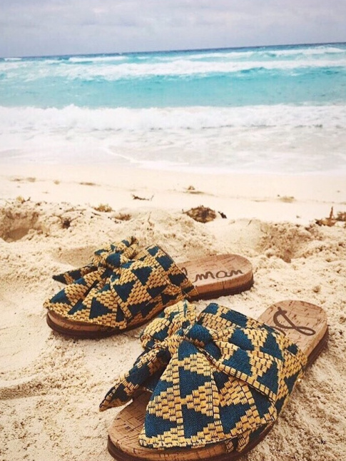 Cet t  la plage, on n'hsite pas  troquer nos tongs contre une paire de mules de caractre