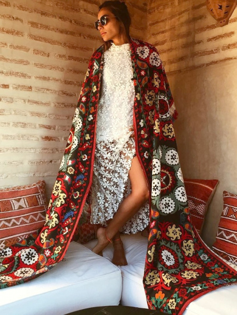 Motifs marocains + dentelle blanche = le bon mix