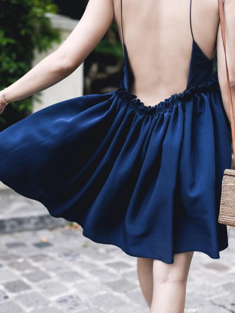 Mlant simplicit et dos nu fronc, cette petite robe Lou Ty a tout bon !