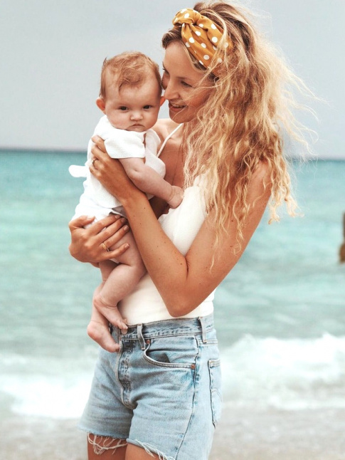 Le bandeau turban, le meilleur alli des looks de plage !
