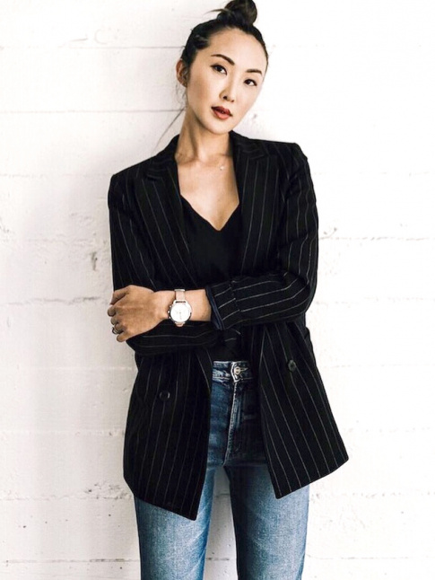 Slim  peine dlav + blazer sombre  rayures + chignon haut = le bon mix