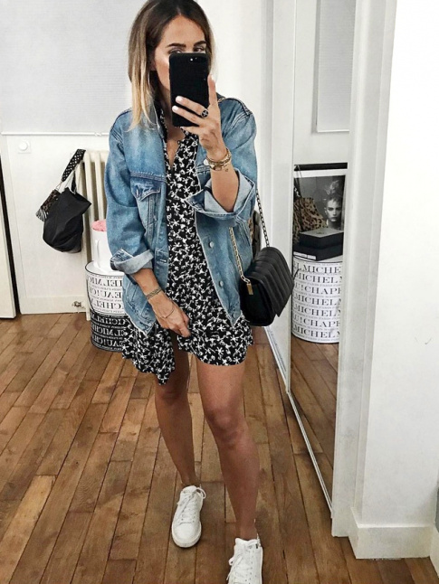 On ne se lasse pas du duo nineties veste en jean/petite robe fleurie !