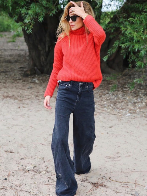On piquerait bien  Maja Wyh son jean flare oversize !