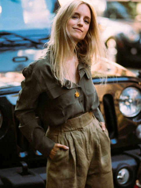 Mlant style nineties et dgaine safari, cette tenue nous rend nostalgique des annes 90
