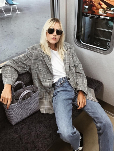 Qui n'a pas encore son blazer oversize Prince de Galles ?