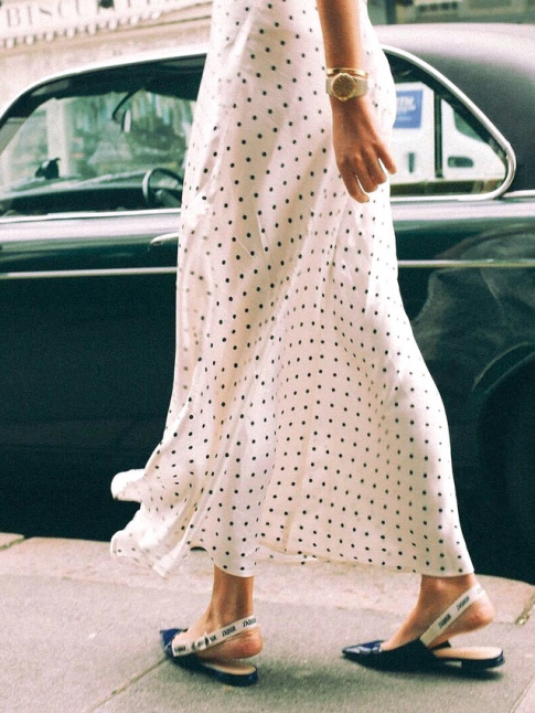 Cet automne, les pois noirs sur fond blanc se font plus tendances que leurs confrres blancs sur fond noir