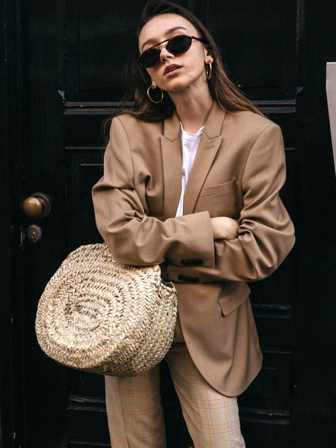 Camaeu de teintes camel + blanc + touche dore = le bon mix