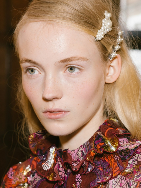Oui  la double barrette sophistique !