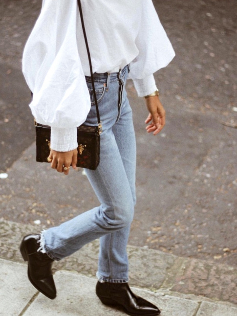 Blouse blanche + jean dlav + no santiags = le bon mix